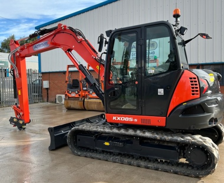 KUBOTA 8 TON EXCAVATOR KX085-5